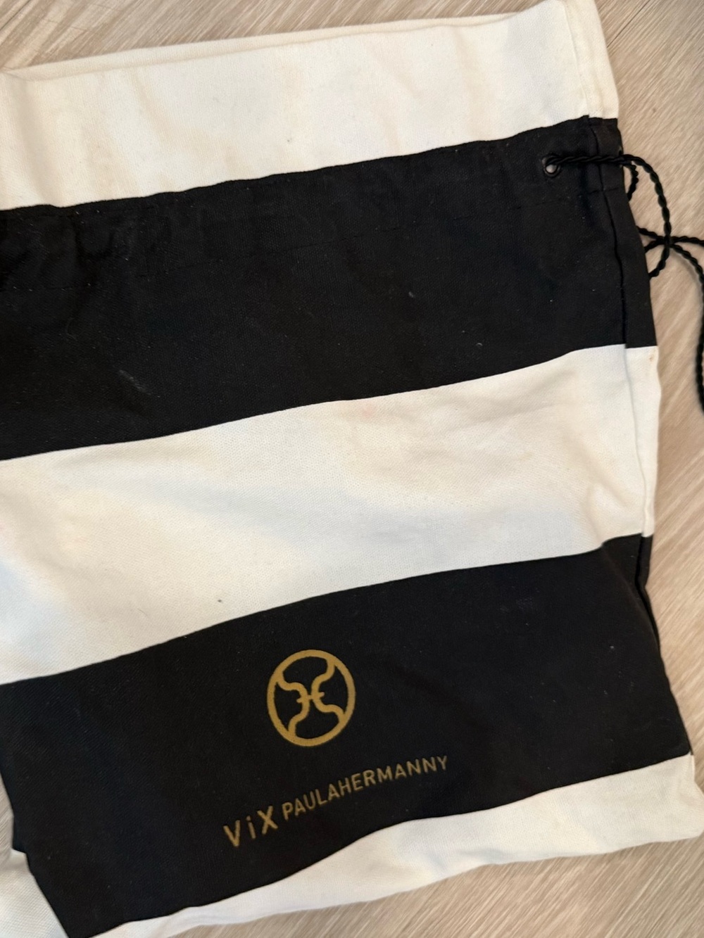 Vix Paula Hermanny Black & White Striped bag for swimsuit